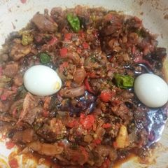 A picture of Ofada rice stew.