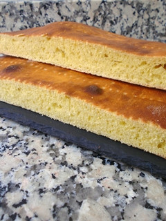 Una foto de Sheermal o pan de azafrán iraní
