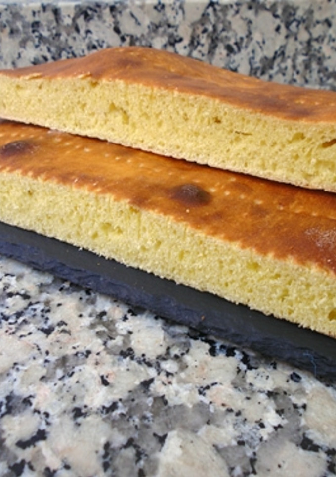 Una foto de Sheermal o pan de azafrán iraní