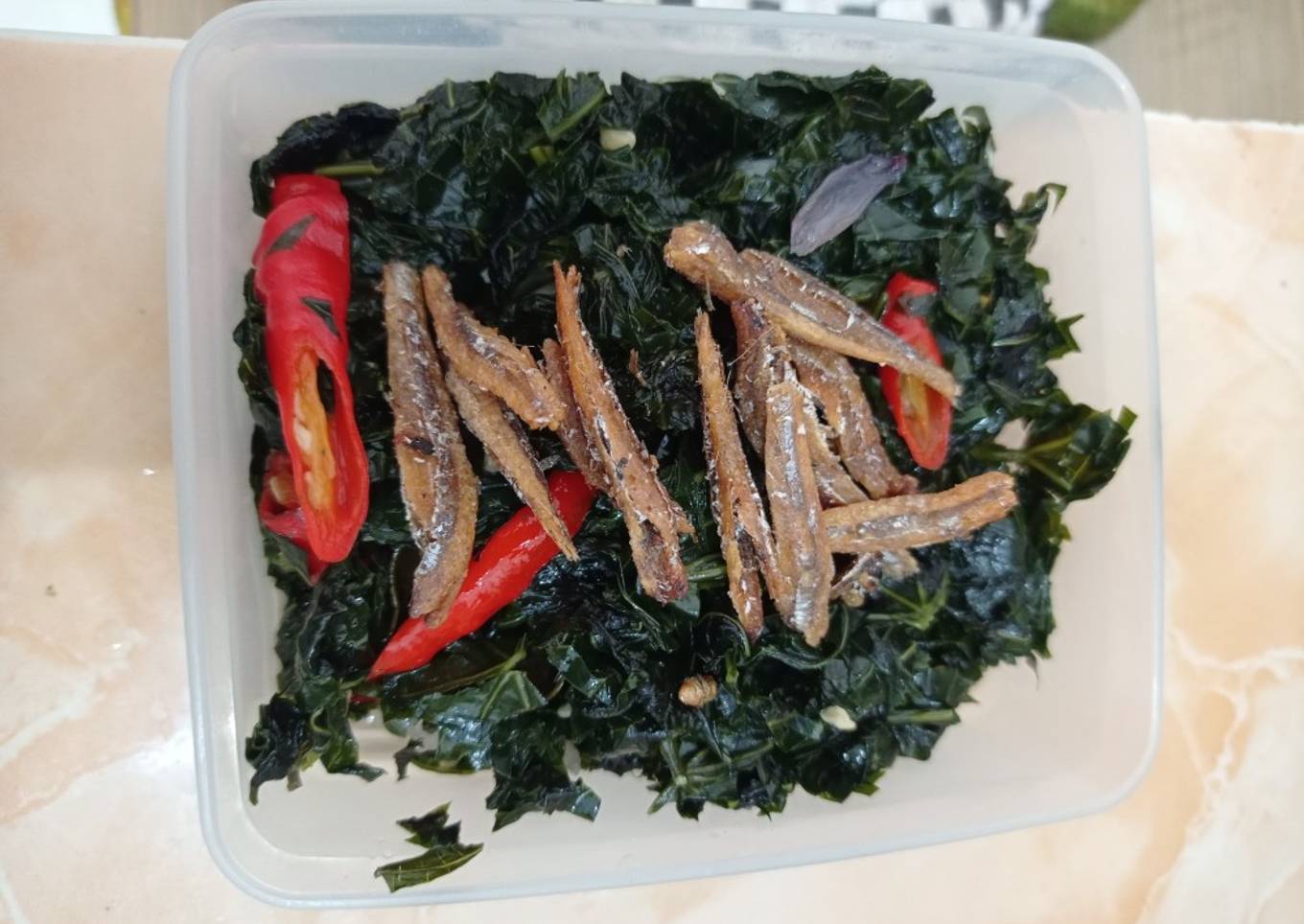 Tumis daun pepaya jepang (tidak pait)