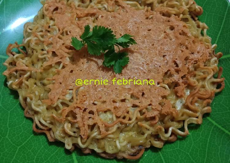 Langkah Mudah untuk Membuat Omelet Mie Keju Anti Gagal