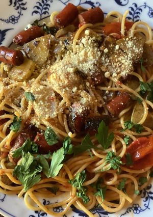 A picture of California Farm Spaghetti with Pepperoni, Zucchini, Tomato Sauce.