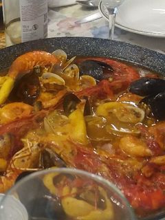 Una foto de Zarzuela de pescados y mariscos