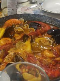 Una foto de Zarzuela de pescados y mariscos
