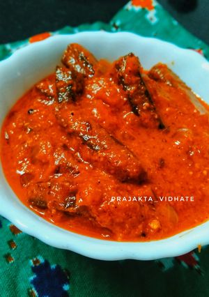 भेंडीची भाजी (रेस्टॉरंट स्टाईल ग्रेव्ही भेंडी मसाला भाजी) (bhendichi bhaji recipe in marathi) रेसिपी चे मुख्य फोटो 