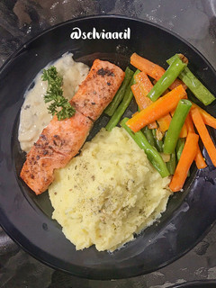 Foto resep Grill Salmon With Creamy Mushroom Sauce and Mash Potato