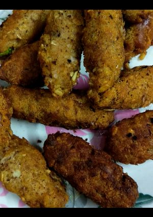 A picture of White cheese and chicken fritters.