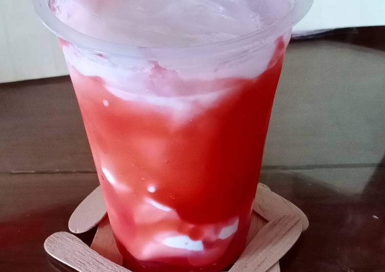 Strawberry milk yoghurt
