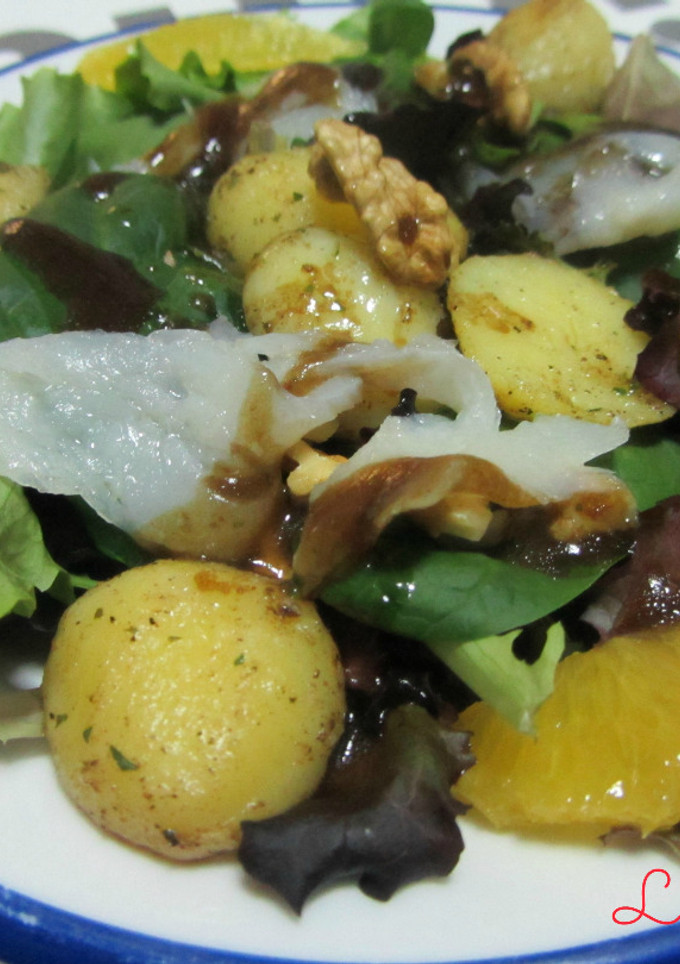 Una foto de Ensalada templada de bacalao y naranja