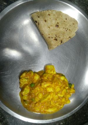 A picture of Paneer matar corn.