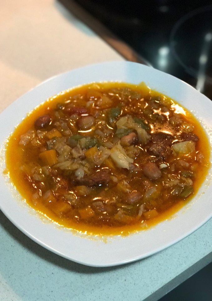 Una foto de Puchero de alubias canela