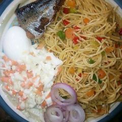 A picture of Spagetti wirh coleslaw and boiled egg.