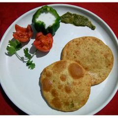 A picture of Aloo khachori.