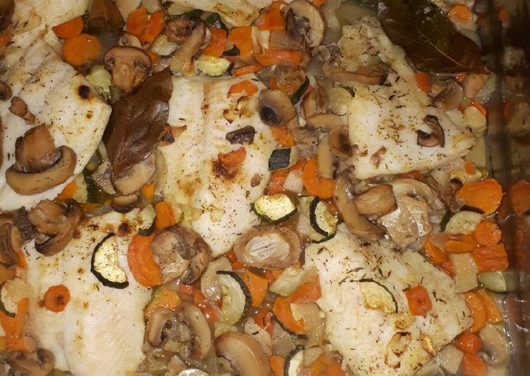 Filete de panga con verduras y salsa de vino Receta de ... Filete de panga con verduras y salsa de vino Receta de ...