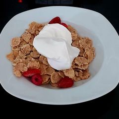 My Branflakes with dried Fruit and Greek Yogurt 💕 A picture of My Branflakes with dried Fruit and Greek Yogurt 💕.