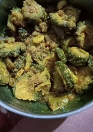 करेला (Karela recipe in hindi) रेसिपी मुख्य फोटो