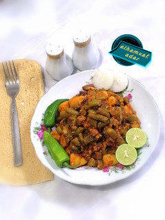 عکسی از دستور خوراک لوبیا و قارچ وسیب زمینی