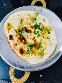 ગારલીક બટર નાન (Garlic butter naan recipe in Gujarati) રેસીપી મુખ્ય ફોટો