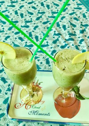 A picture of Green Apple Kiwi shake.