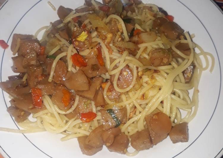 Bagaimana Membuat Spaghetti bumbu tumis yang Bikin Ngiler