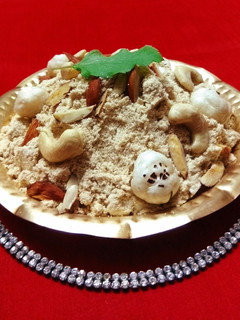 पंजीरी (panjeeri recipe in hindi) रेसिपी मुख्य फोटो