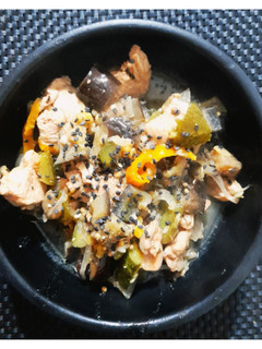 Una foto de Pollo agridulce y verduras al wok 🥣