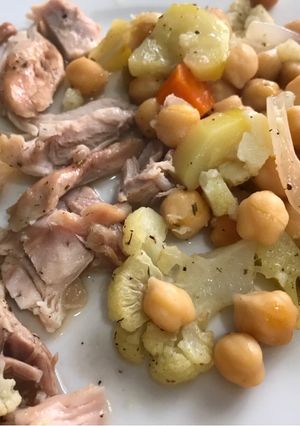 Foto principal de Pollo al horno con verduras y garbanzos