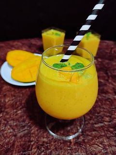 ম্যাঙ্গো মিল্কশেক(Mango milk shake recipe in Bengali) রেসিপির প্রধান ছবি