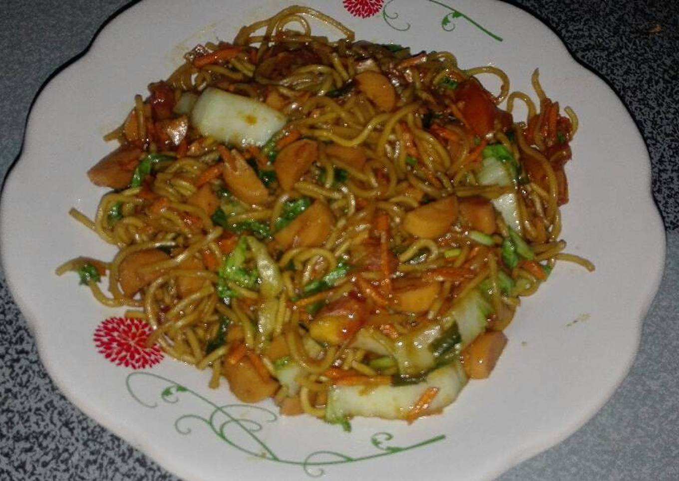Mie goreng sosis istimewa