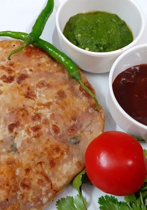 A picture of Tomato Paratha.