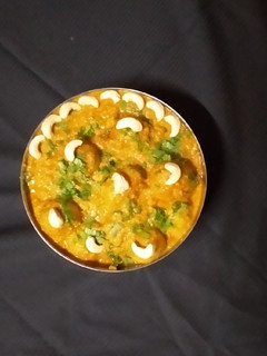 કાશ્મીરી દમ આલુ (Kashmiri Dum Aloo Recipe In Gujarati) રેસીપી મુખ્ય ફોટો