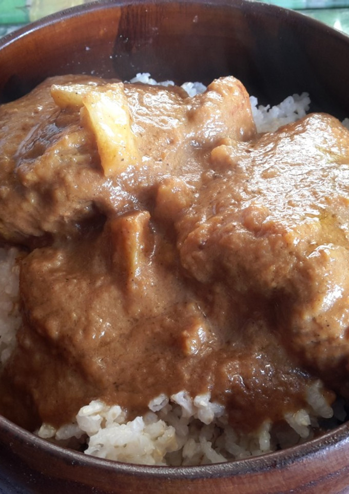 Una foto de Solomillos de pavo con manzana y piña