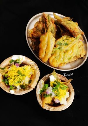 A picture of Palak (Spinach) Pakoda Chaat.