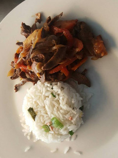 Una foto de Saltado de corazón de pavo