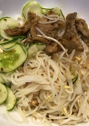 Hình của món Bún thịt xào sả.