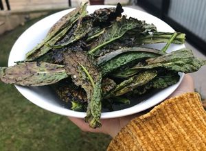 Una foto de Chips de Kale