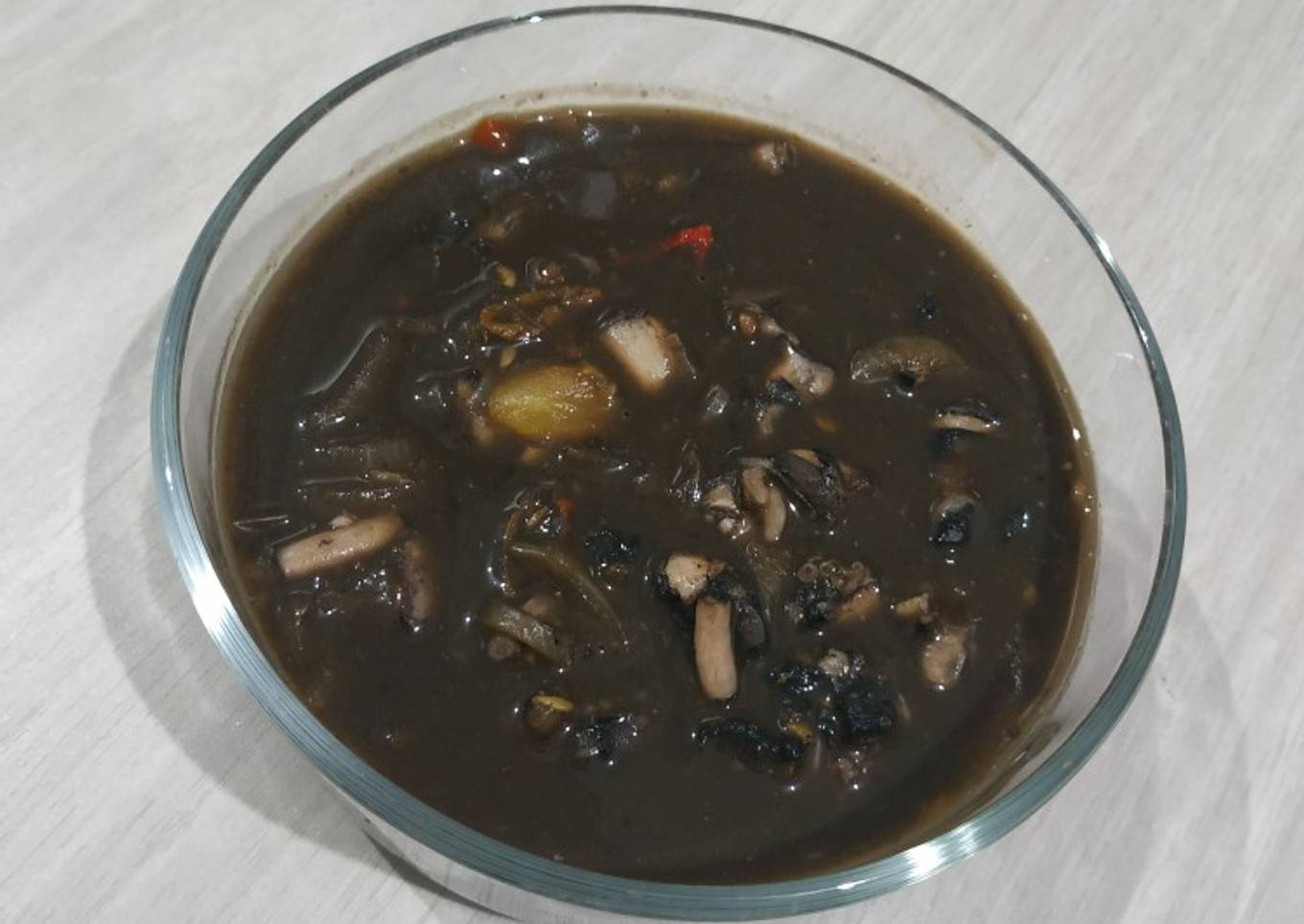 Cumi-cumi ringan dengan lada hitam