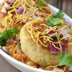 A picture of Ragada patties.