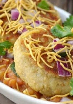 A picture of Ragada patties.