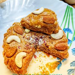 A picture of Til Gur cake.