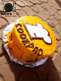 A picture of Cookpad logo fondant cakes plain vanilla and super milk flavour.