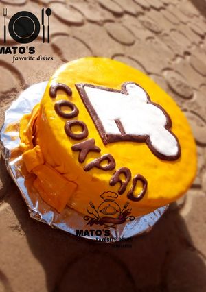 A picture of Cookpad logo fondant cakes plain vanilla and super milk flavour.