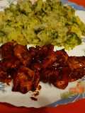 Pollo cocinado en soja con verduras rehogadas