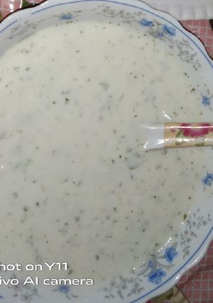 A picture of Hari chutney ka raitaa.