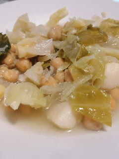 Una foto de 76. Puchero vegano de garbanzos con col rizada