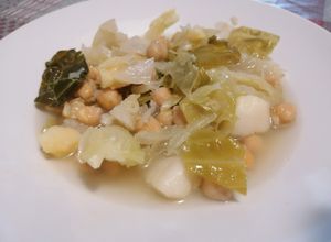 Foto principal de 76. Puchero vegano de garbanzos con col rizada
