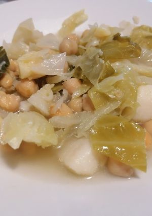 Una foto de 76. Puchero vegano de garbanzos con col rizada