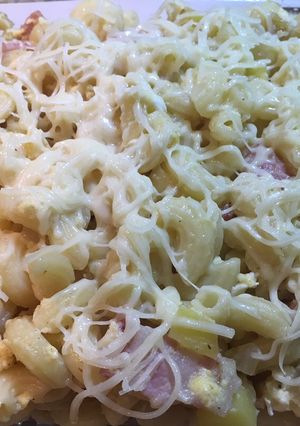 A picture of Baked macaroni cheese.