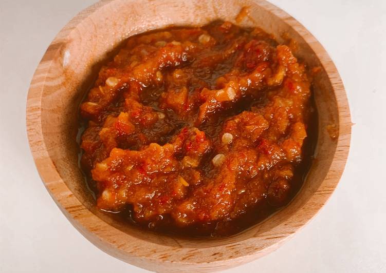 Bagaimana Membuat Sambal Terasi Gula Merah, Bisa Manjain Lidah