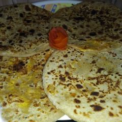 A picture of Paneer veggies paratha.